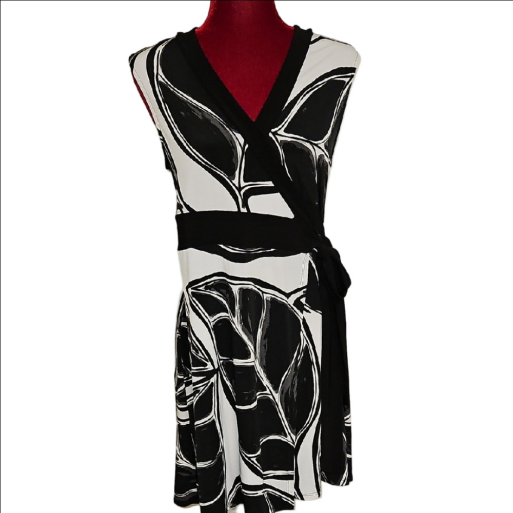 White House Black Market Wrap Dress Size Medium